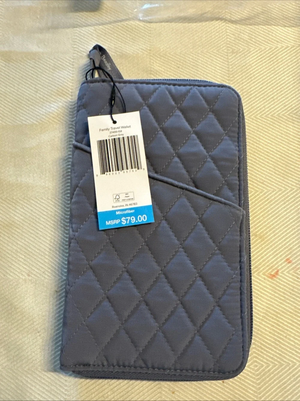 Quilted Travel Wallet in gray - Picture 2 of 5
